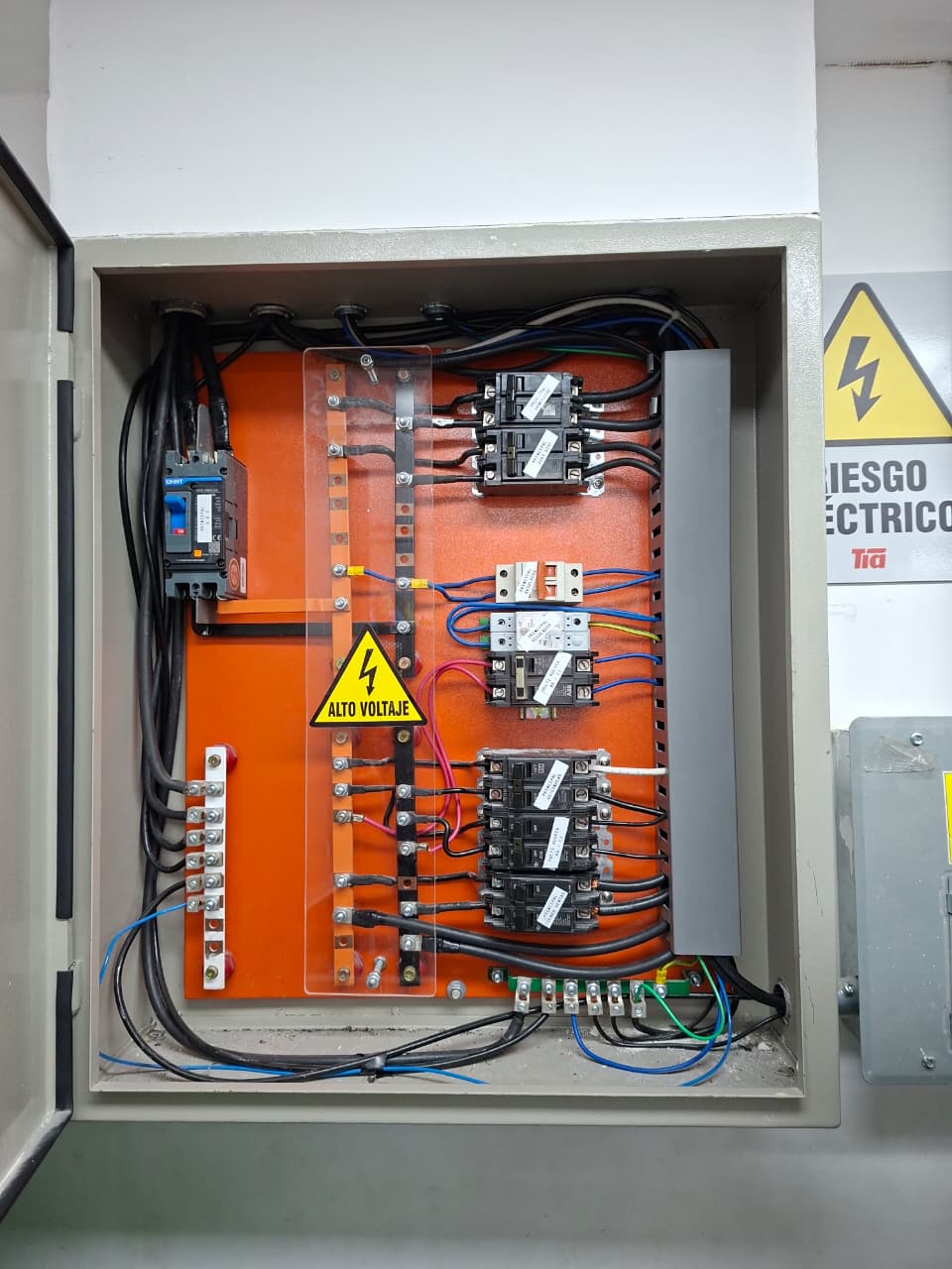 Trabajo de electricidad industrial y tableros de AUTOMA